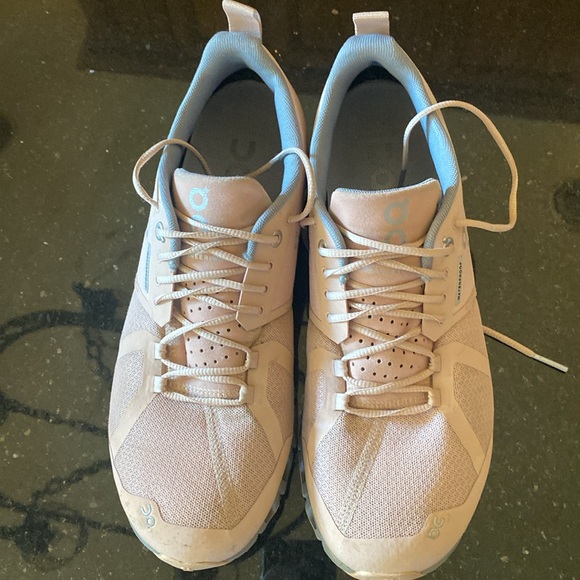 ON Ladies waterproof running shoes Size 9.5 in dusty rose - Picture 3 of 6